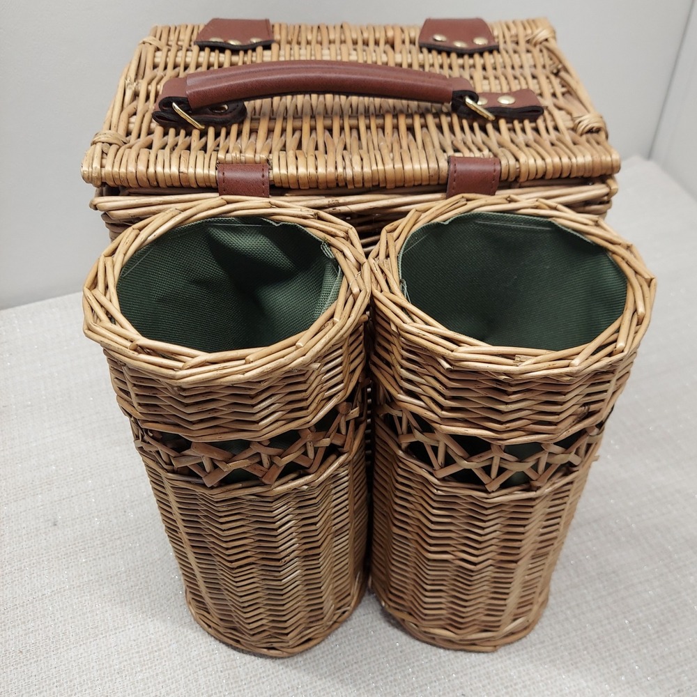 Vino Picnic Basket‎ for 2-Glasses, Napkins, Wine Opener, Cutting Board & Knife